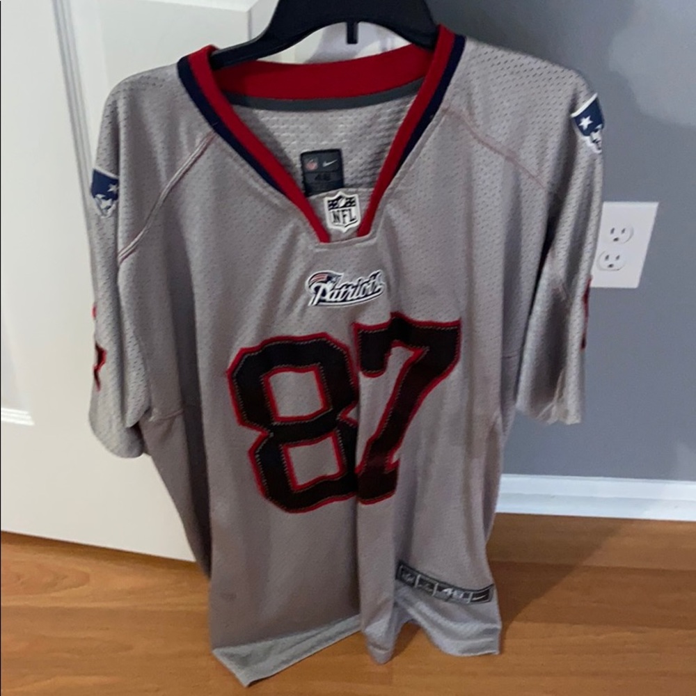 Woman’s NFL patriot jersey
